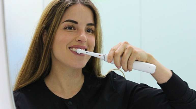 Errores comunes en el cuidado dental diario que vemos cada día en consulta (y cómo evitarlos)