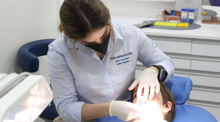 ¿Tu hijo respira por la boca? Cómo puede afectar a sus dientes